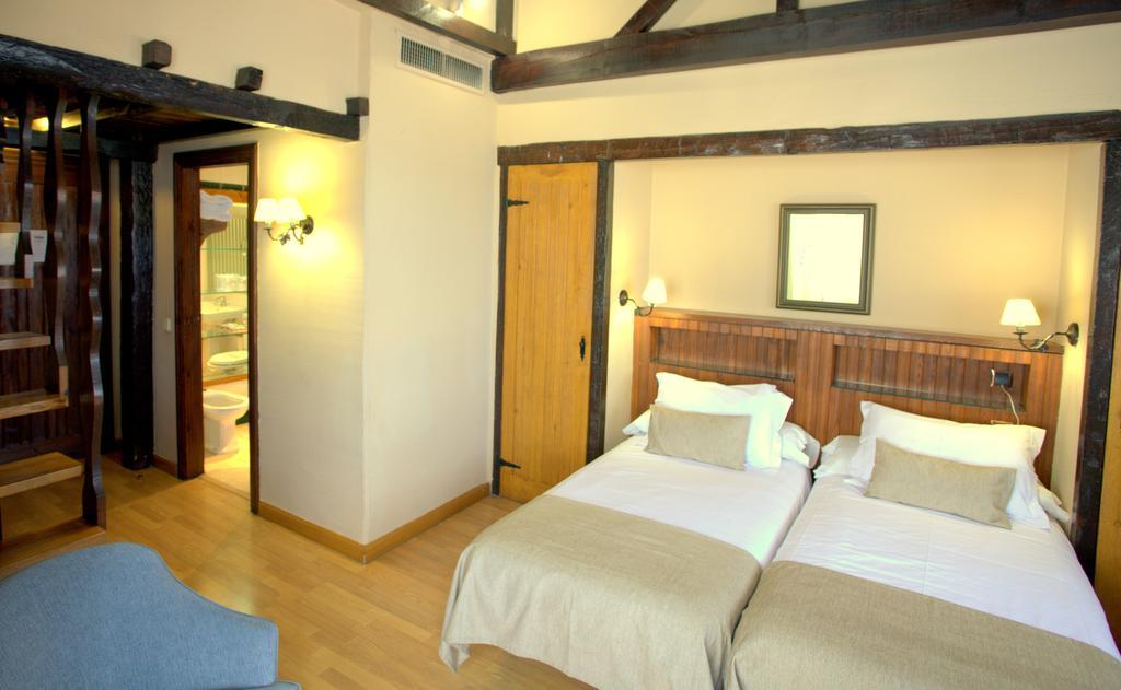 Quarto Quádruplo Dúplex (3 Adultos + 1 Criança)