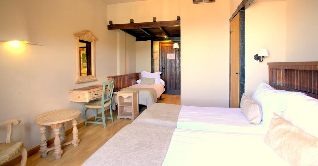 Quarto Familiar (2 Adultos + 2 Crianças)